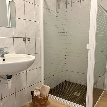 Gæstehus Monteur- Und Arbeiterunterkunft Adlerstrasse Oberhausen-Rheinhausen